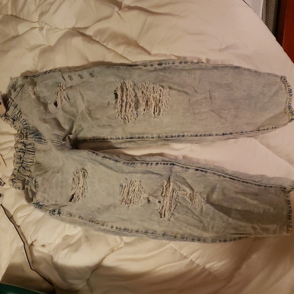 $15 or 2/$20 New SO High Rise Mom Jeans Lt Blue AcidWash Distressed Size 3/26W - Picture 1 of 6